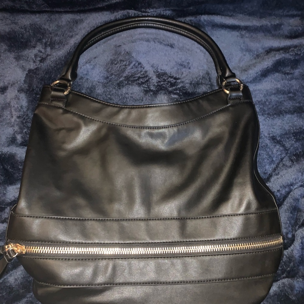 Beautiful Black Leather NWT Gussaci Handbag
